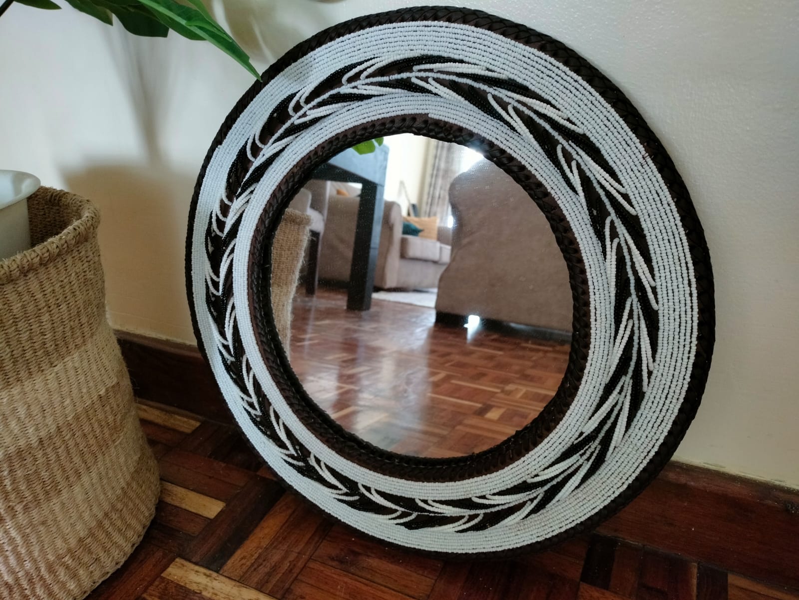Pearl white leaf design mirror
