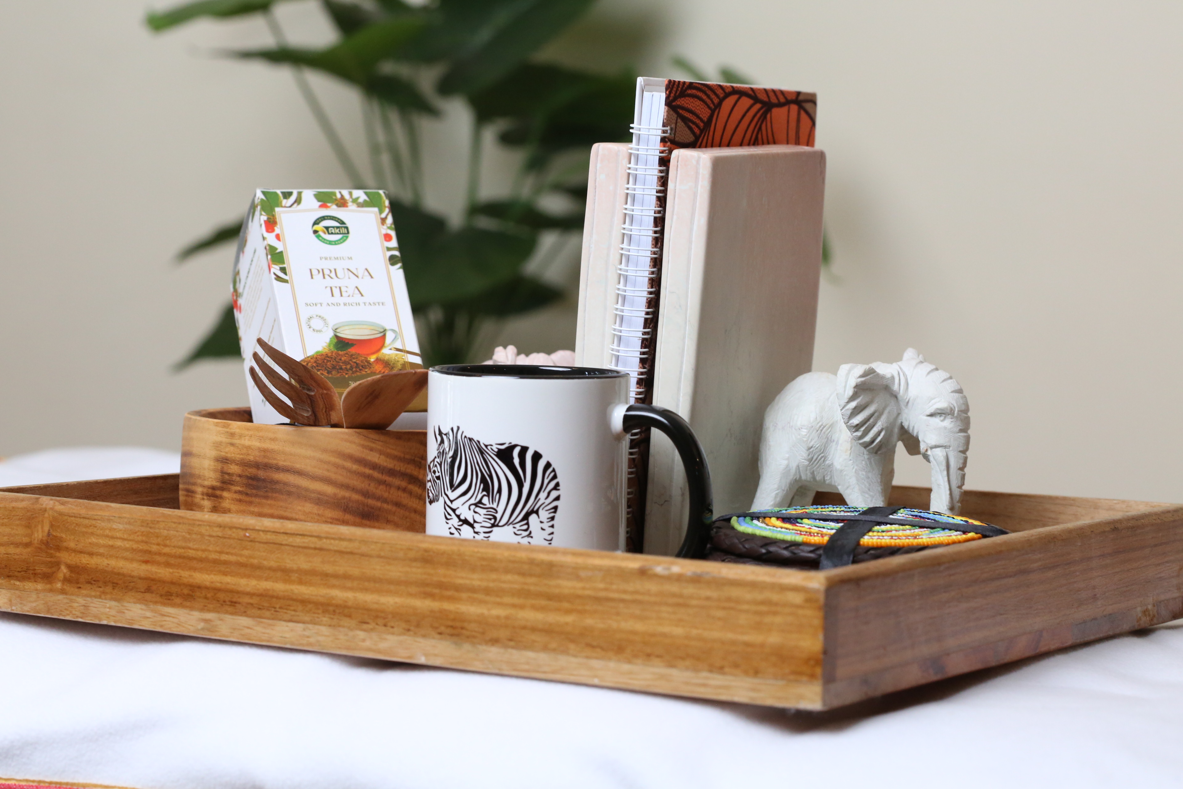 Elephant curved book holder gift package